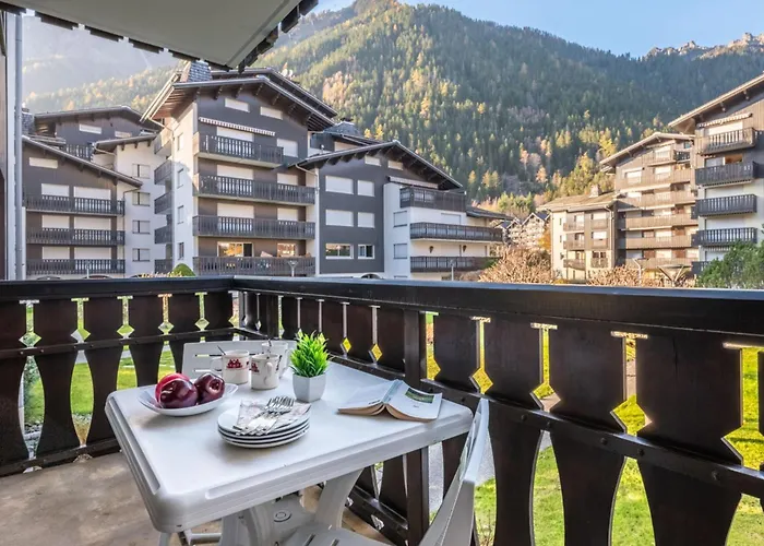 Near The Slopes Of Chamonix-mont-blanc - Balcony Apartment