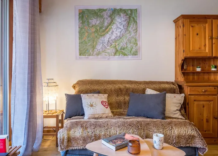 Near The Slopes Of Chamonix-mont-blanc - Balcony Apartment *